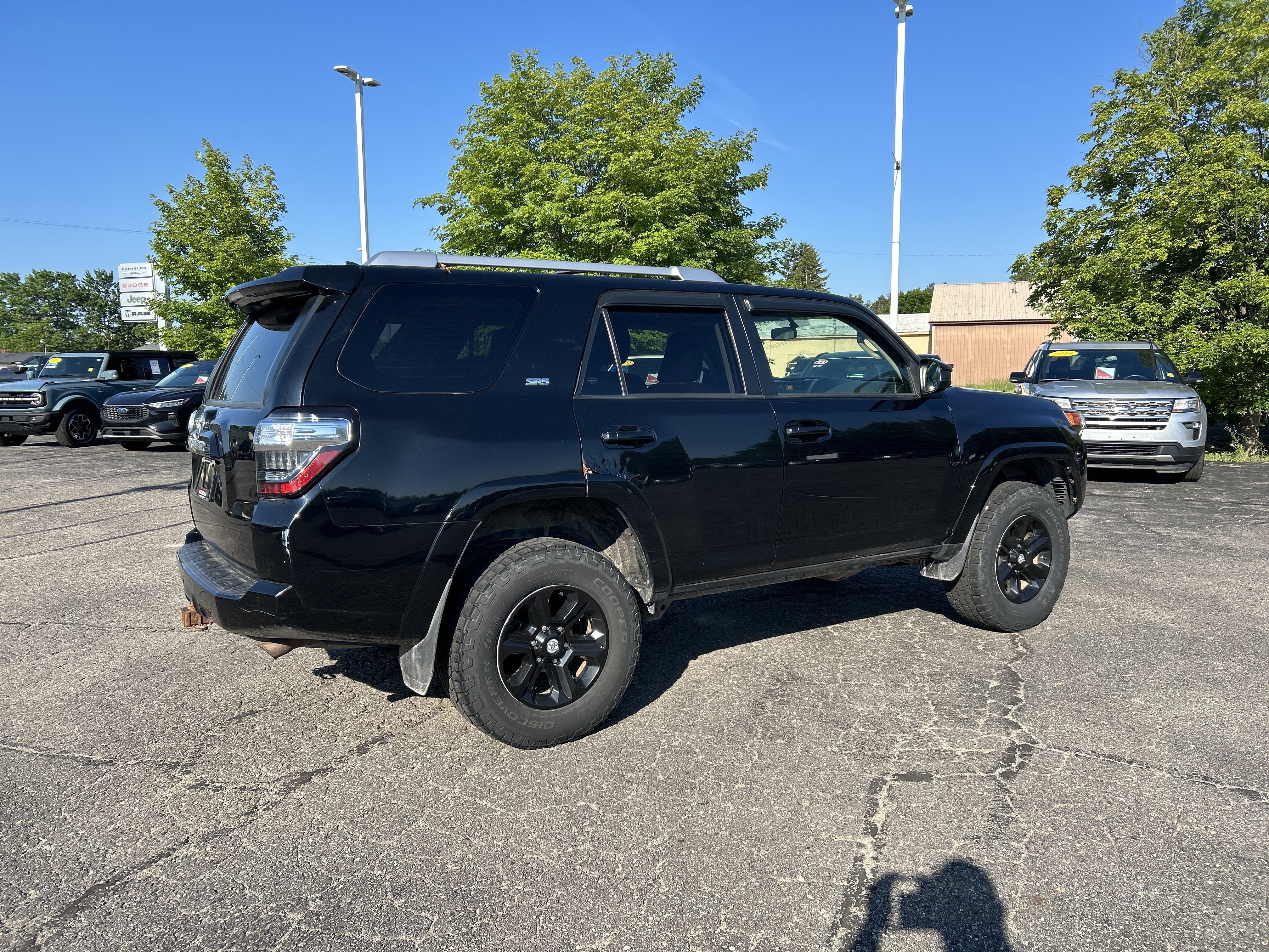 Used 2015 Toyota 4Runner SR5 AWD/4WD image 3