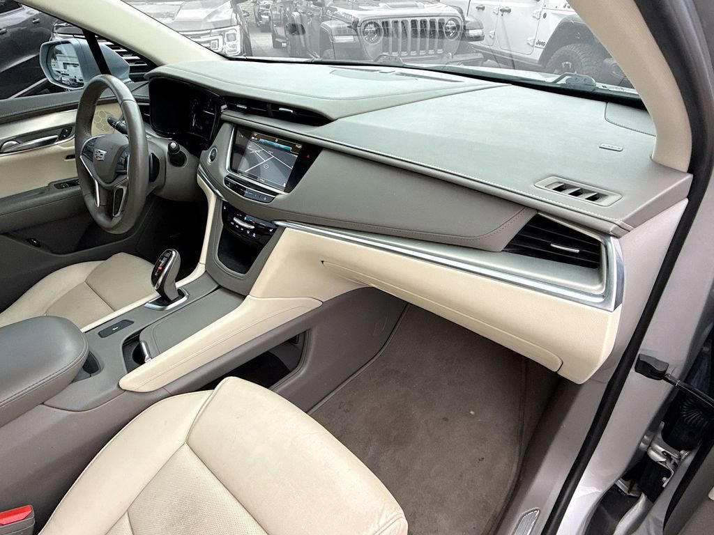 Used 2018 Cadillac XT5 Luxury w/ Driver Awareness Package image 34