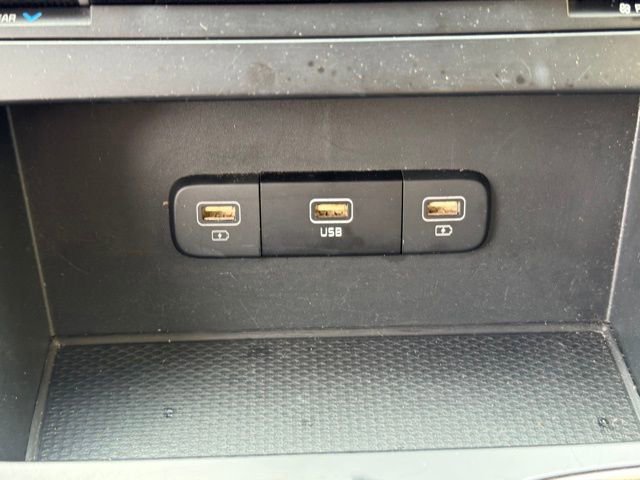 Used 2024 Kia Carnival LX FWD image 25