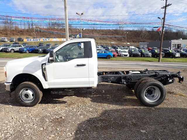 New 2026 Ford F350 XL w/ XL Chrome Package AWD/4WD image 2