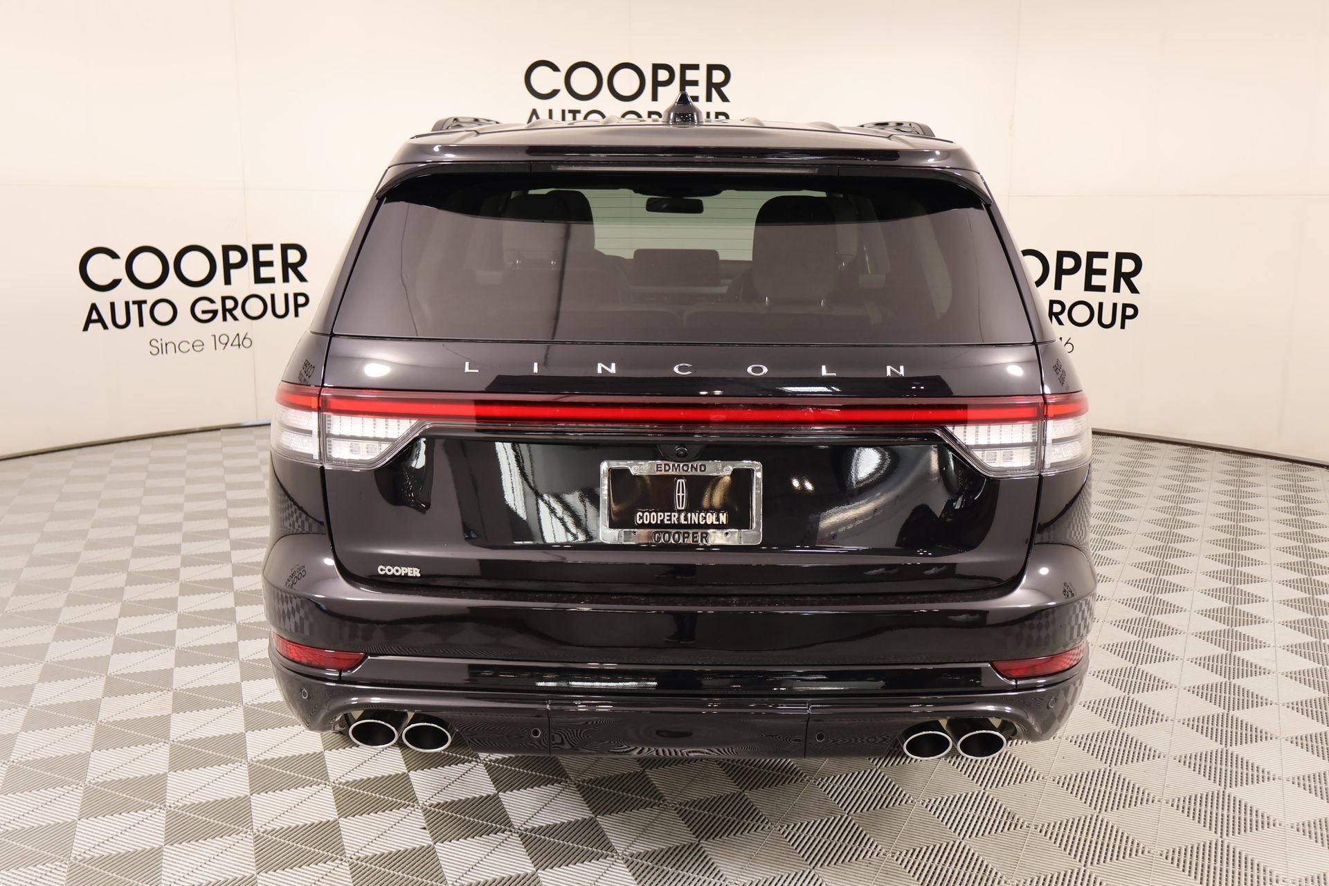 New 2026 Lincoln Aviator AWD w/ Jet Appearance Package image 24