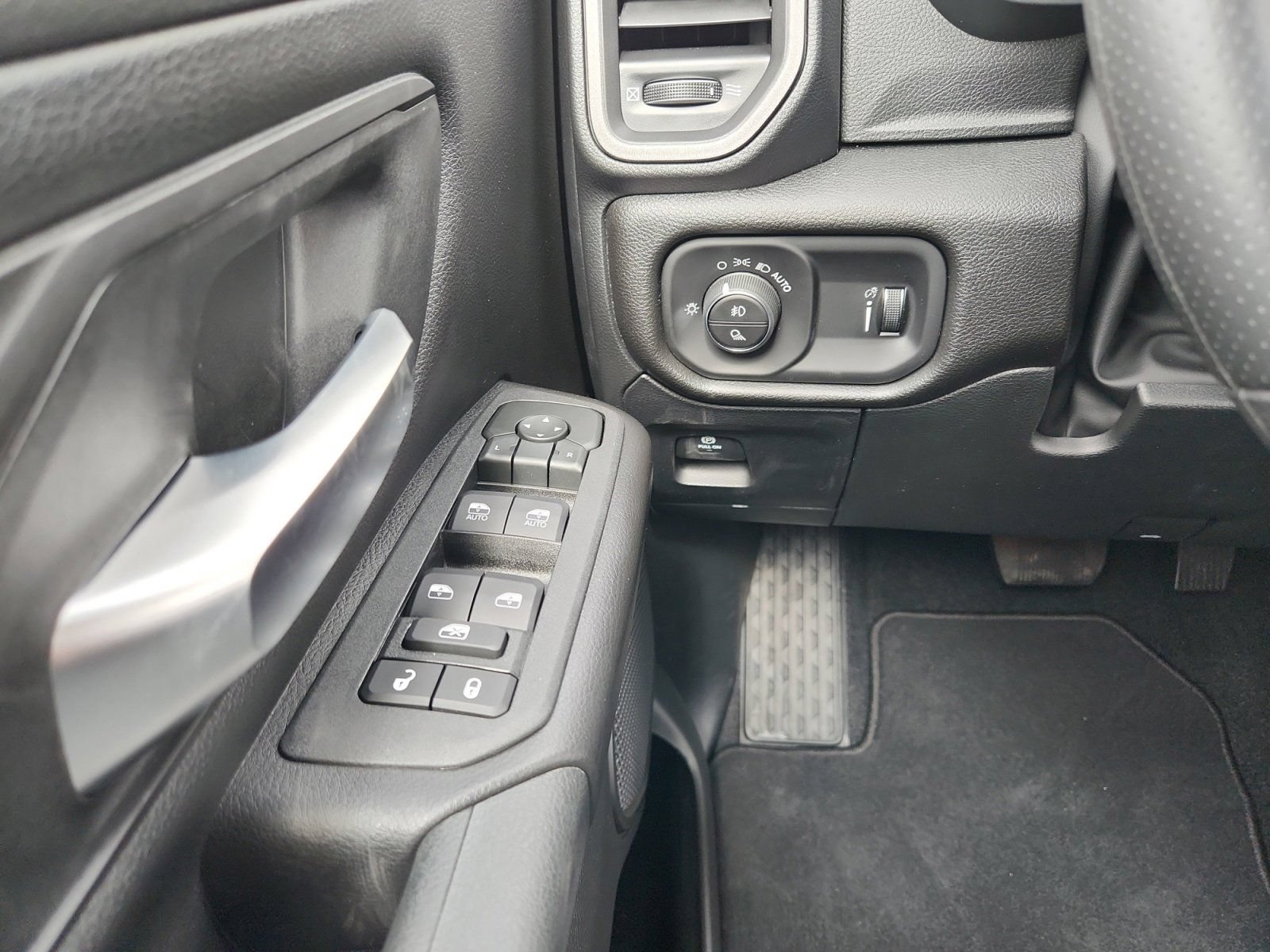 New 2026 RAM 1500 Express RWD image 18