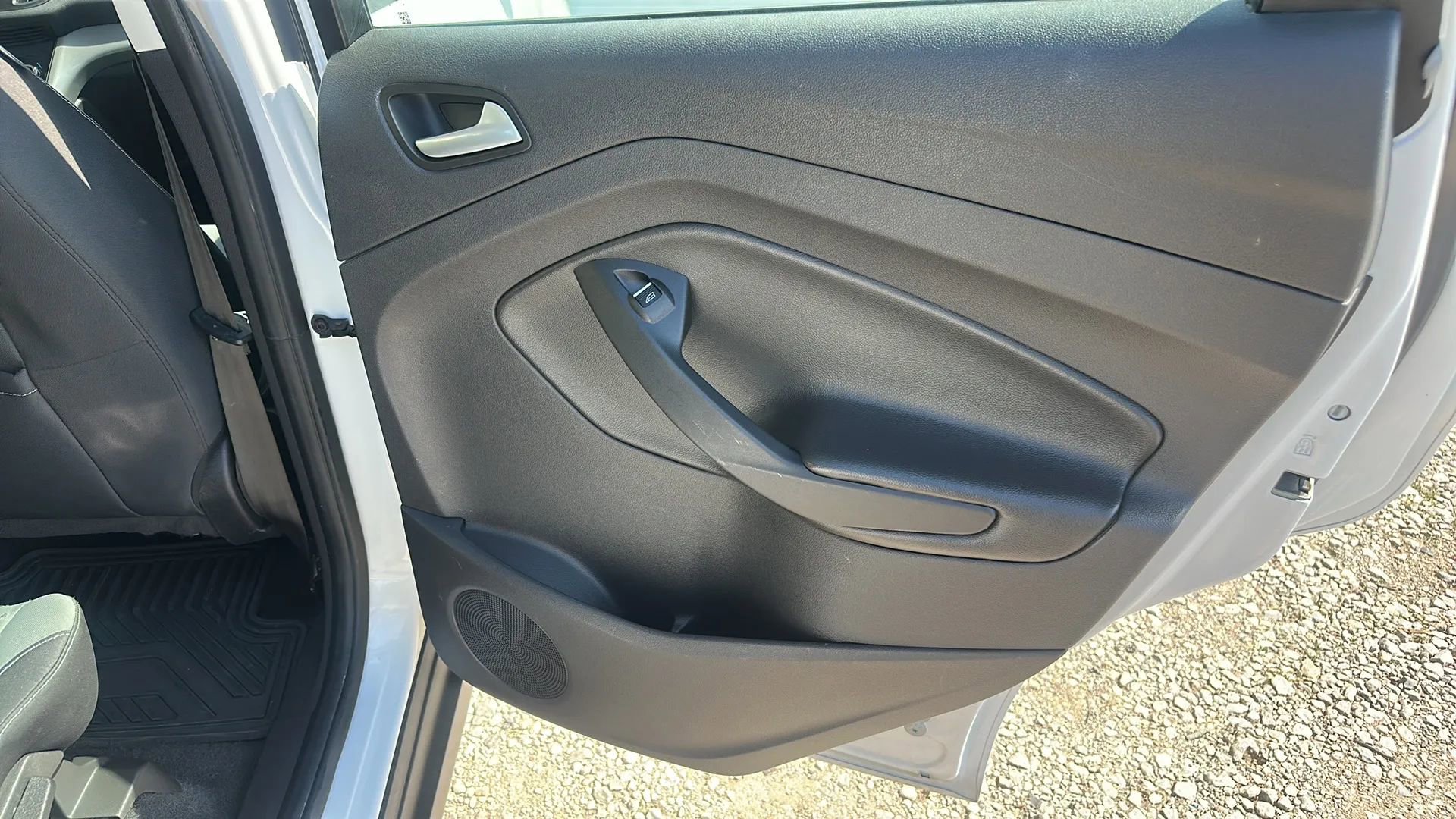 Used 2015 Ford C-MAX SE w/ Interior Protection Package image 12