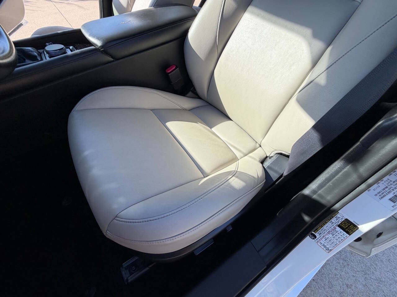 Used 2019 MAZDA MAZDA3 Hatchback w/ Preferred Package image 30