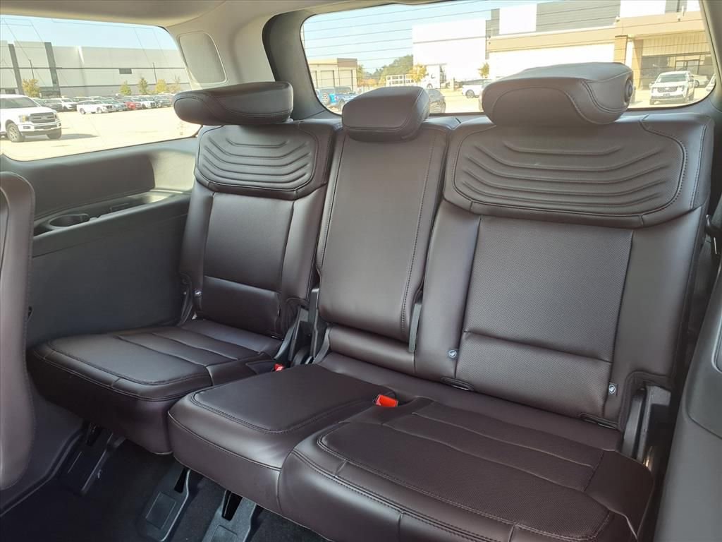 New 2025 Ford Expedition Platinum w/ Platinum Ultimate Package image 28