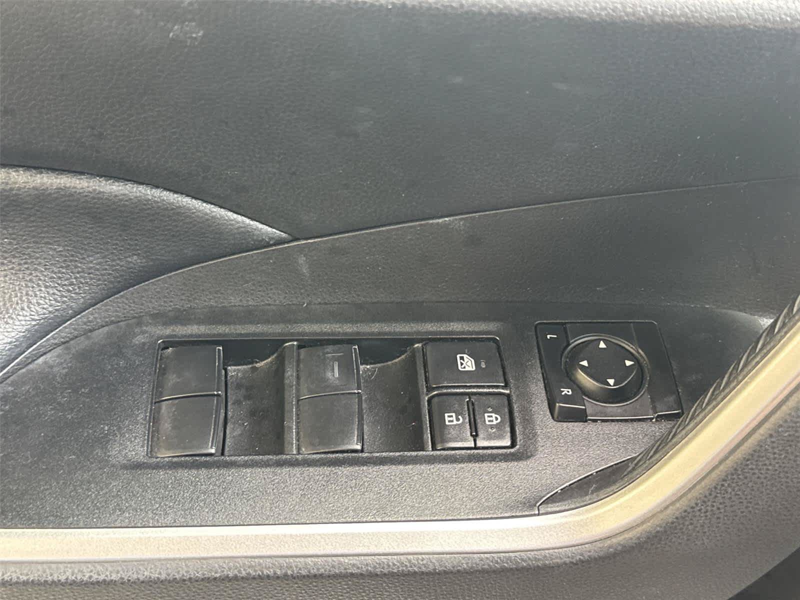Used 2021 Toyota RAV4 XLE w/ Convenience Package AWD/4WD image 21
