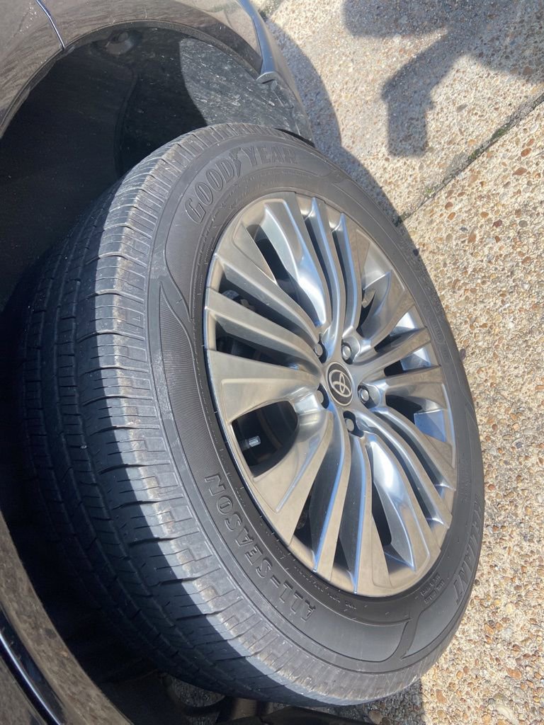 Used 2021 Toyota Venza XLE w/ Softex Package image 23