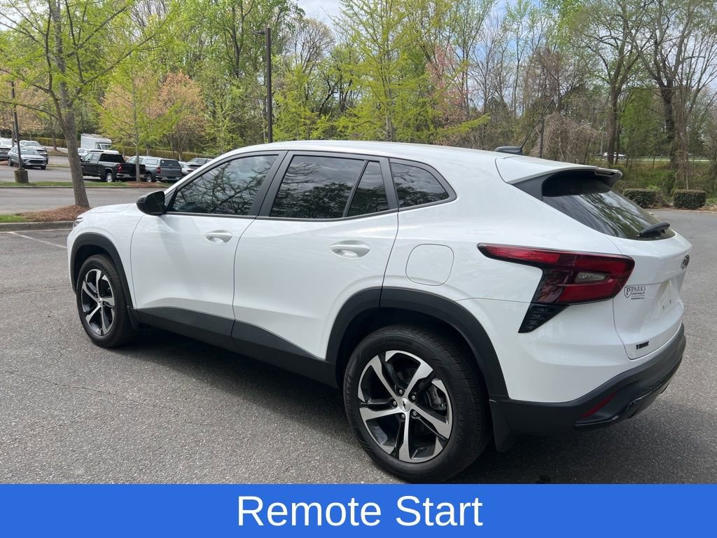 Used 2025 Chevrolet Trax RS w/ Sunroof Package image 8