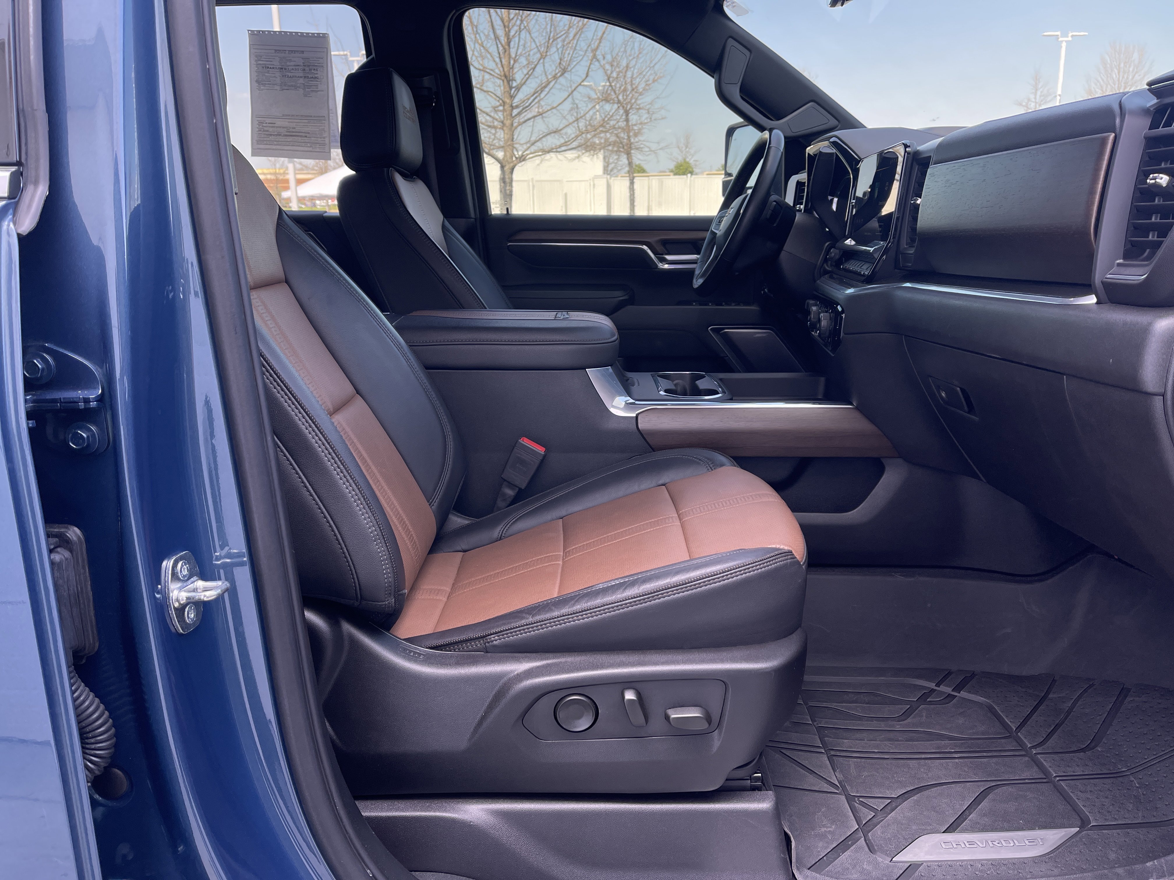 Used 2024 Chevrolet Silverado 2500 High Country w/ High Country Premium Package AWD/4WD image 31