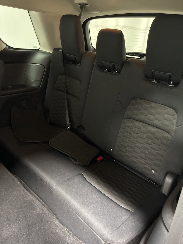 Used 2024 Nissan Pathfinder S image 19