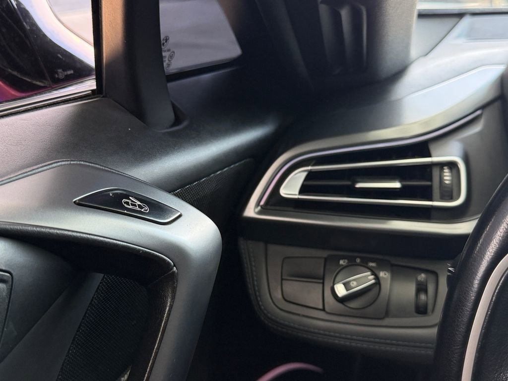 Used 2015 BMW i8 image 38