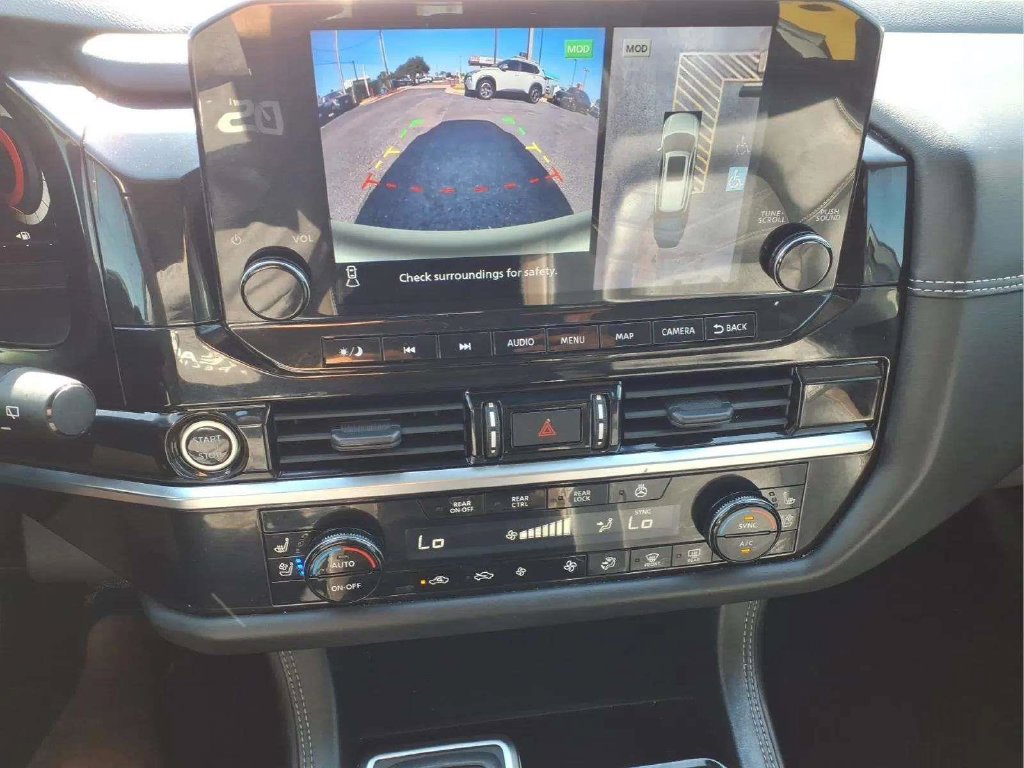 Used 2023 Nissan Pathfinder Platinum FWD image 15