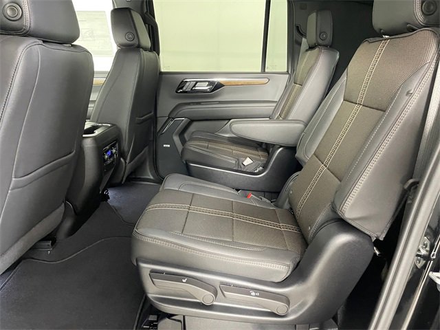 New 2025 Chevrolet Suburban High Country image 4