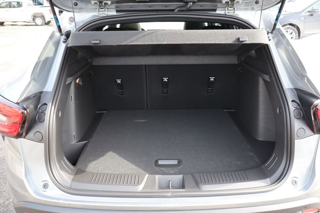 New 2026 Chevrolet Trax RS w/ Sunroof Package image 32