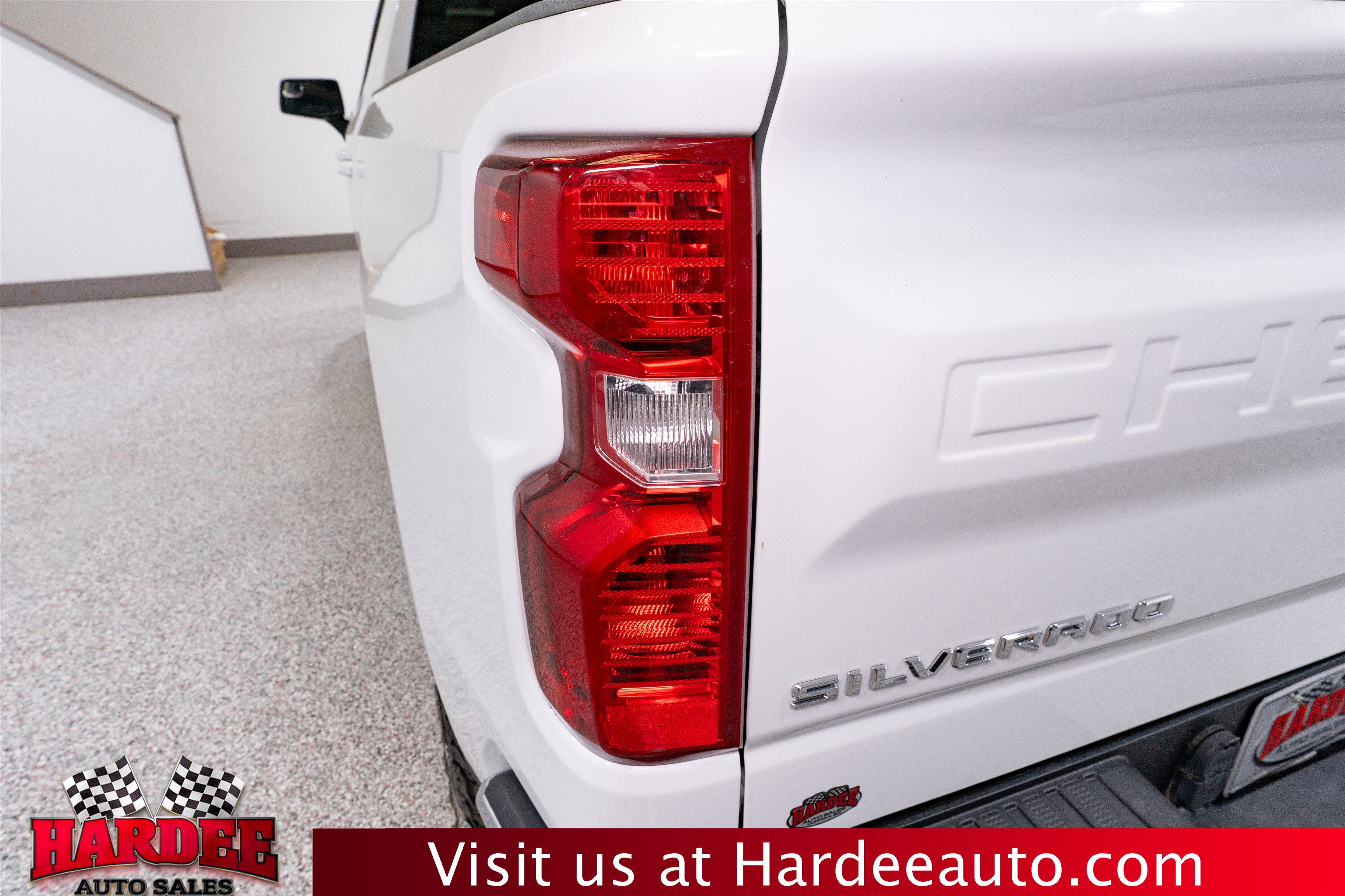 Used 2022 Chevrolet Silverado 1500 LT w/ Z71 Off-Road Package image 9