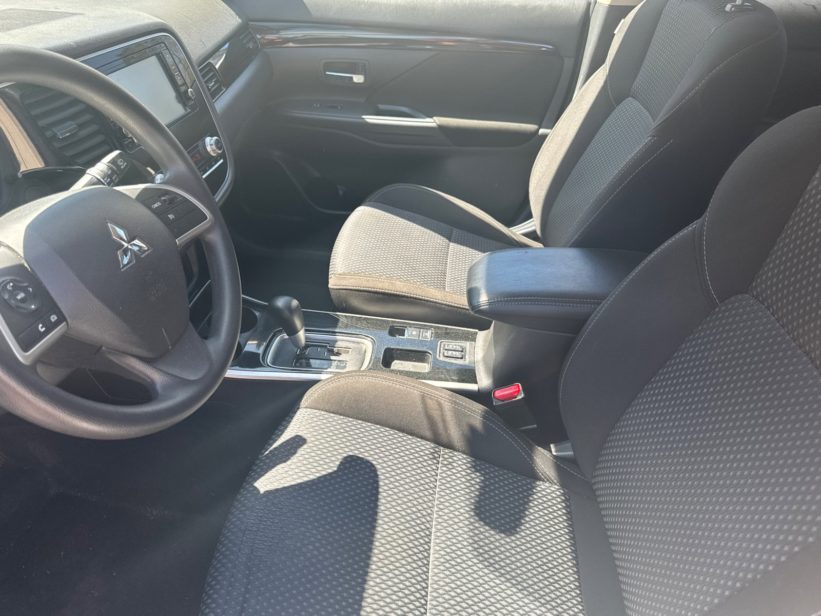 Used 2020 Mitsubishi Outlander ES image 9