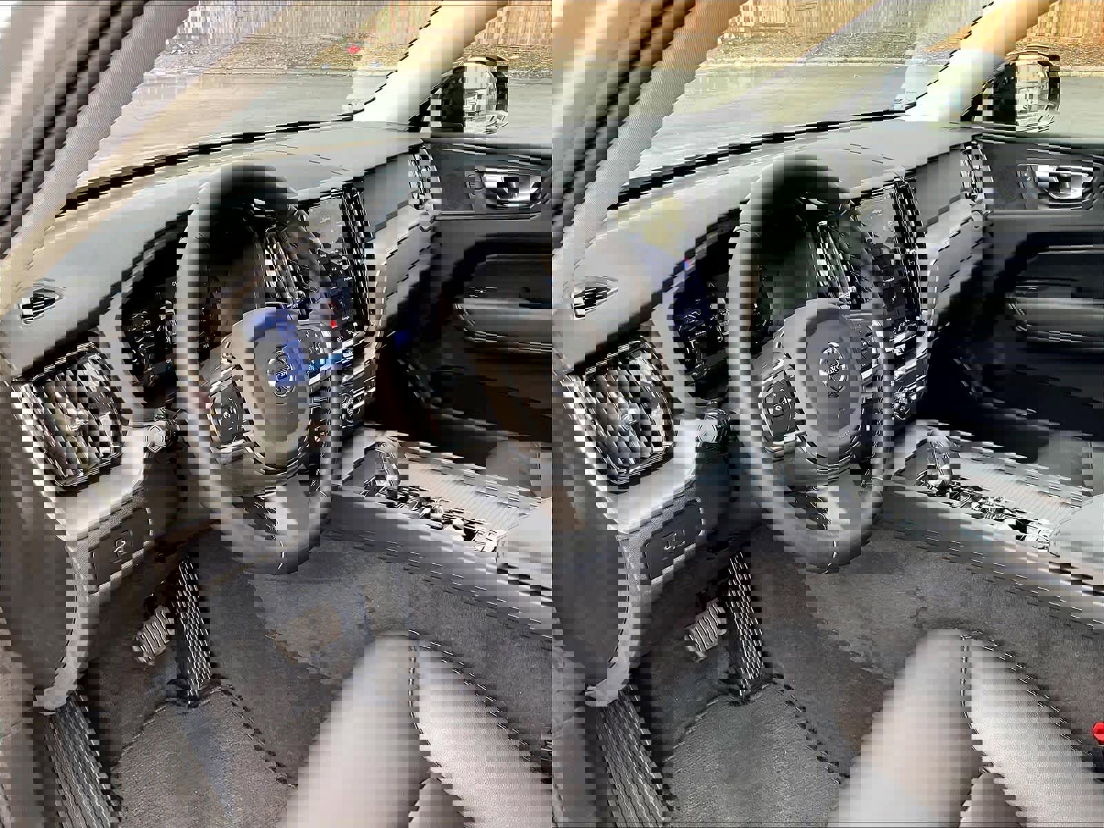 Used 2025 Volvo XC60 B5 Core image 17