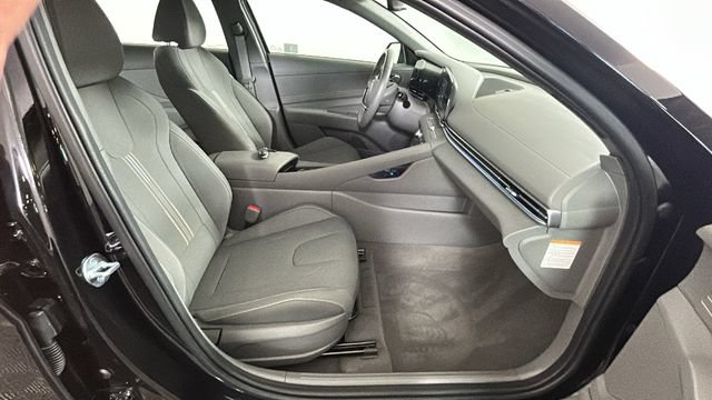 Certified 2025 Hyundai Elantra SEL FWD image 31