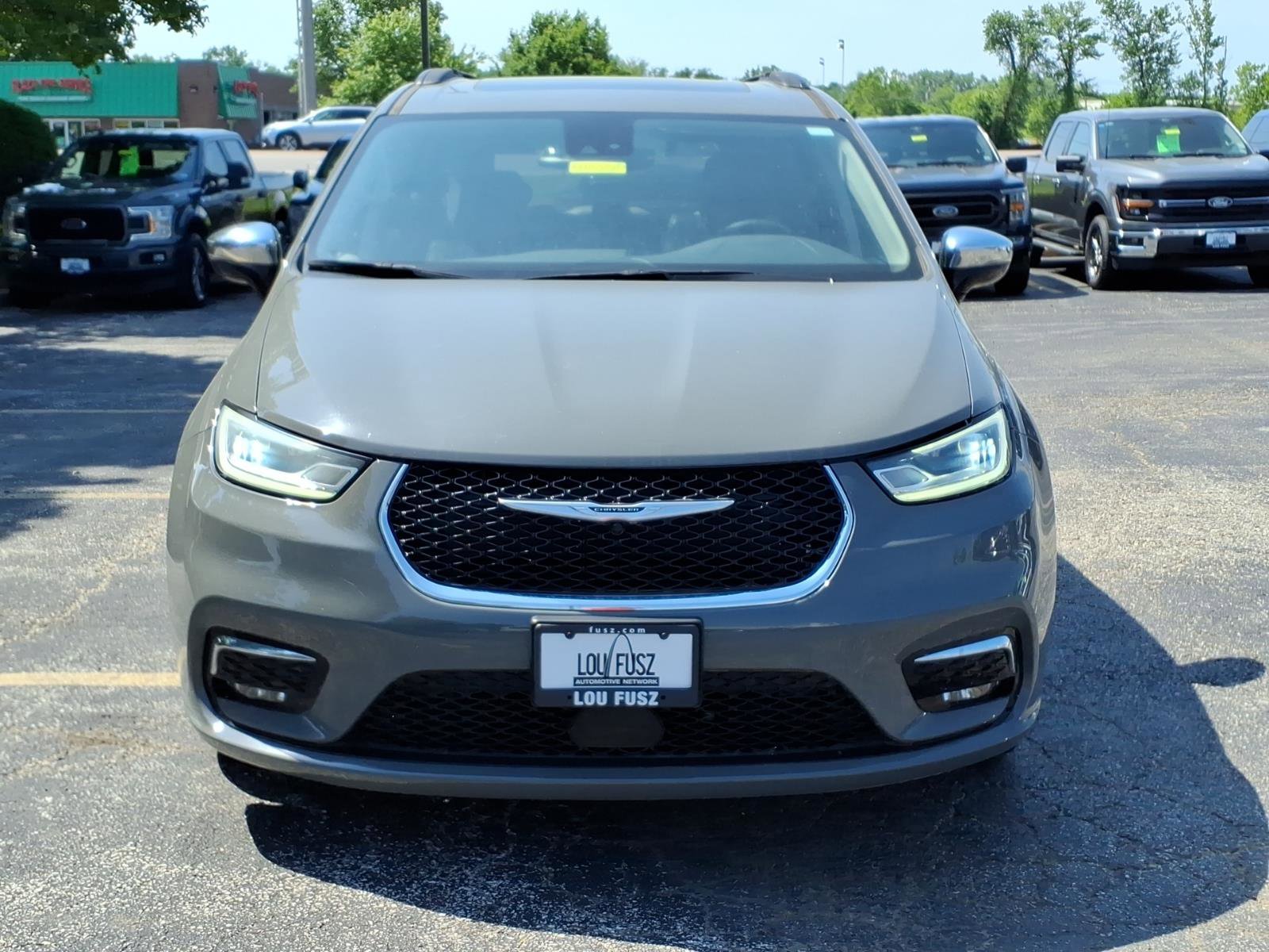 Used 2023 Chrysler Pacifica Limited FWD image 35