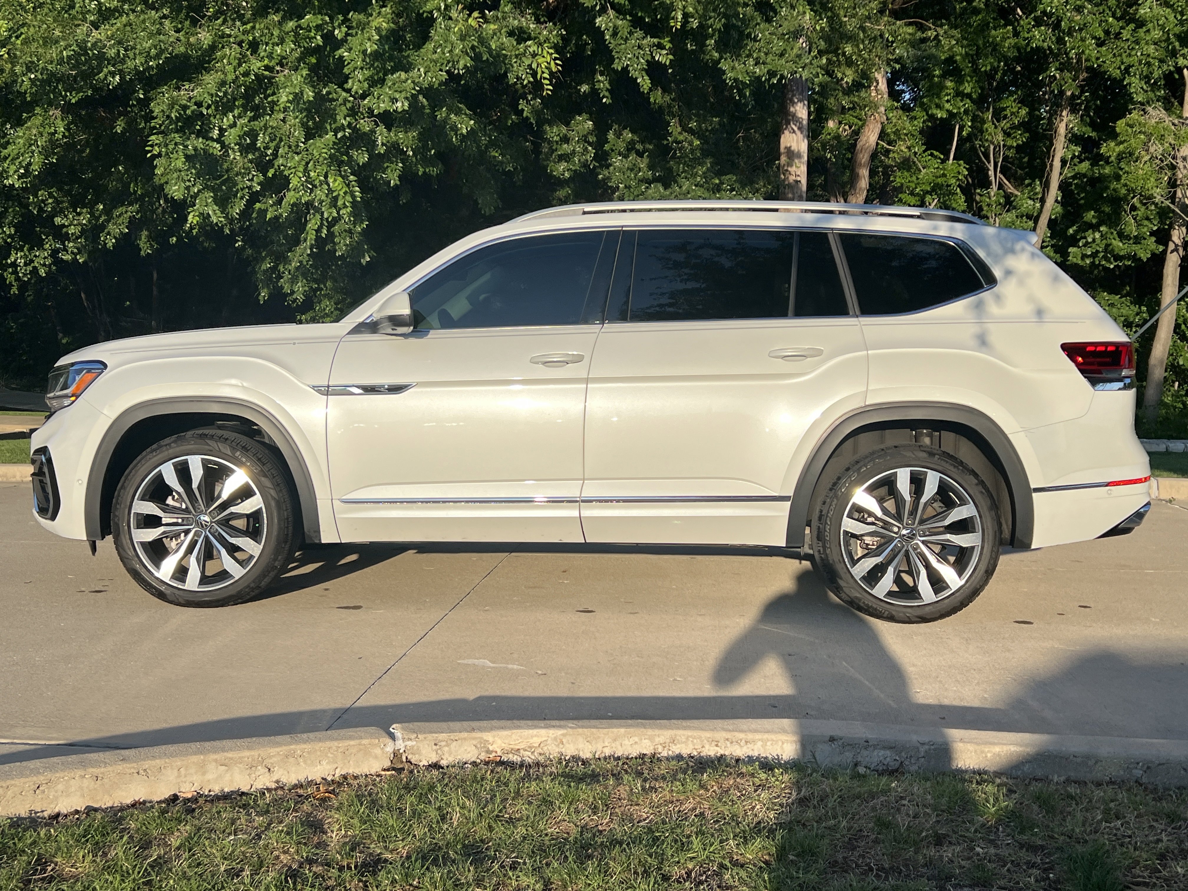 Used 2022 Volkswagen Atlas SEL Premium AWD/4WD image 7