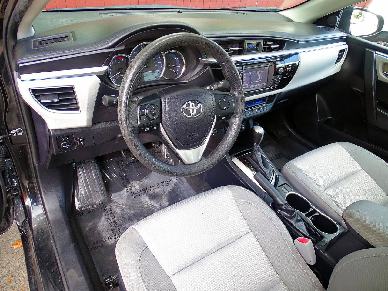 Used 2014 Toyota Corolla LE FWD image 15