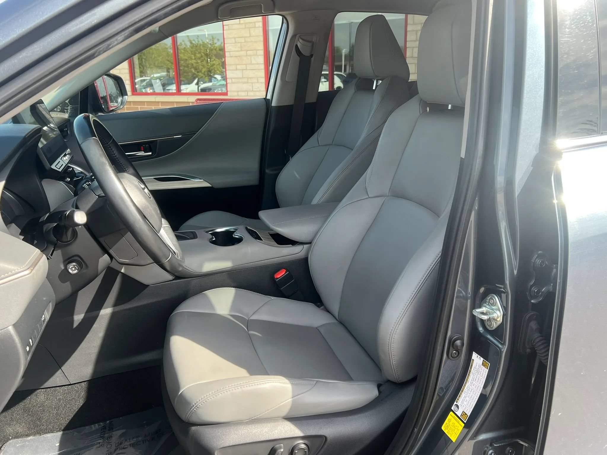 Used 2024 Toyota Venza XLE AWD/4WD image 10