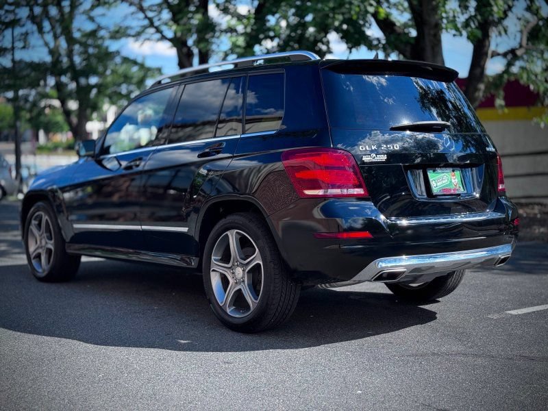 Used 2014 Mercedes-Benz GLK 250 BlueTEC 4MATIC image 5
