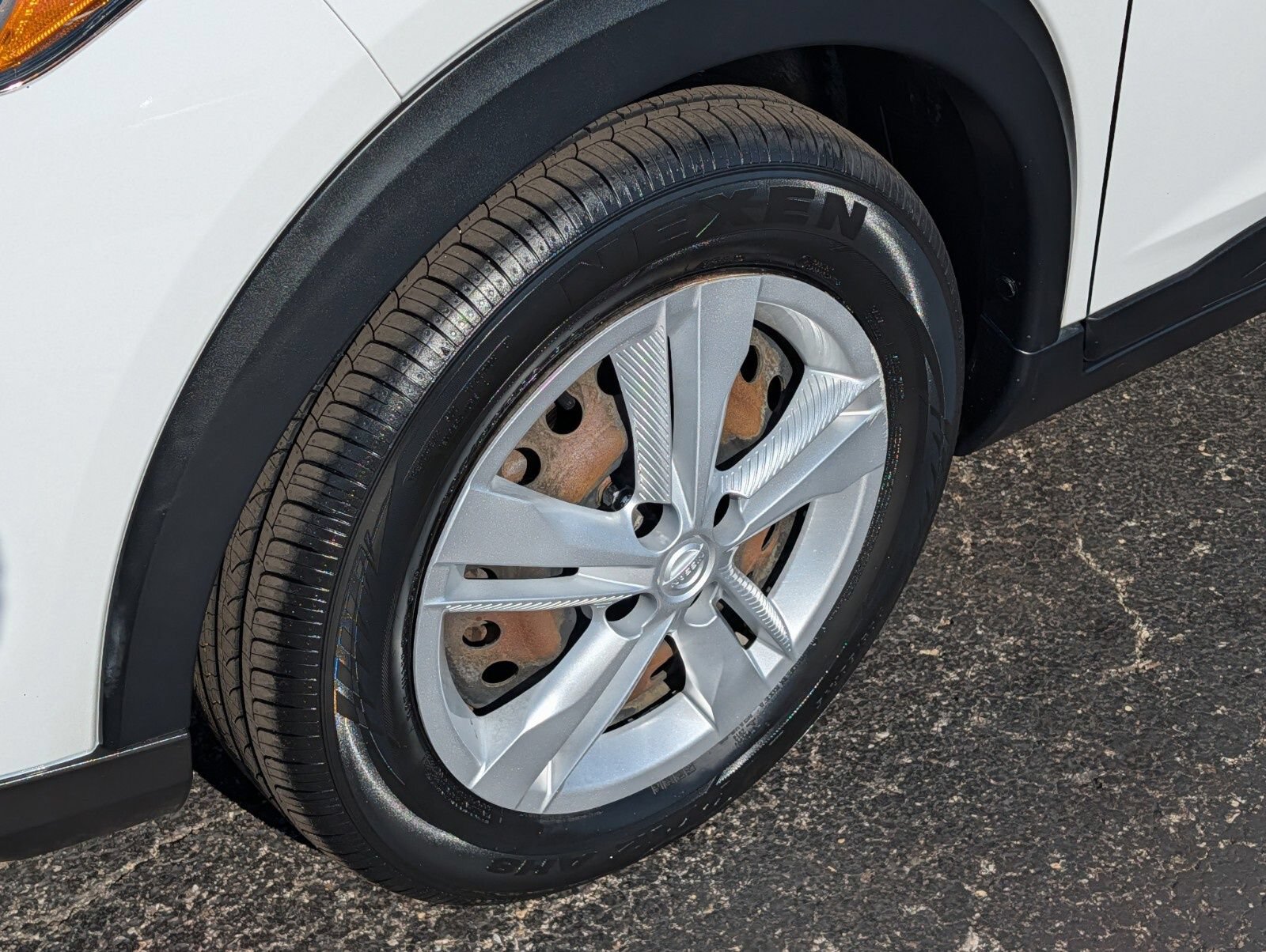 Used 2020 Nissan Kicks S FWD image 15