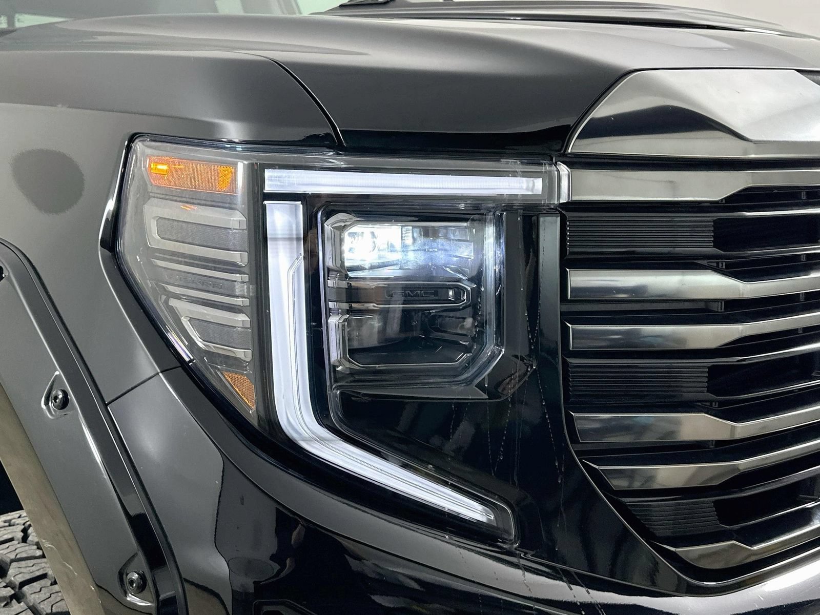 Used 2023 GMC Sierra 1500 AT4 w/ AT4 Premium Package AWD/4WD image 9