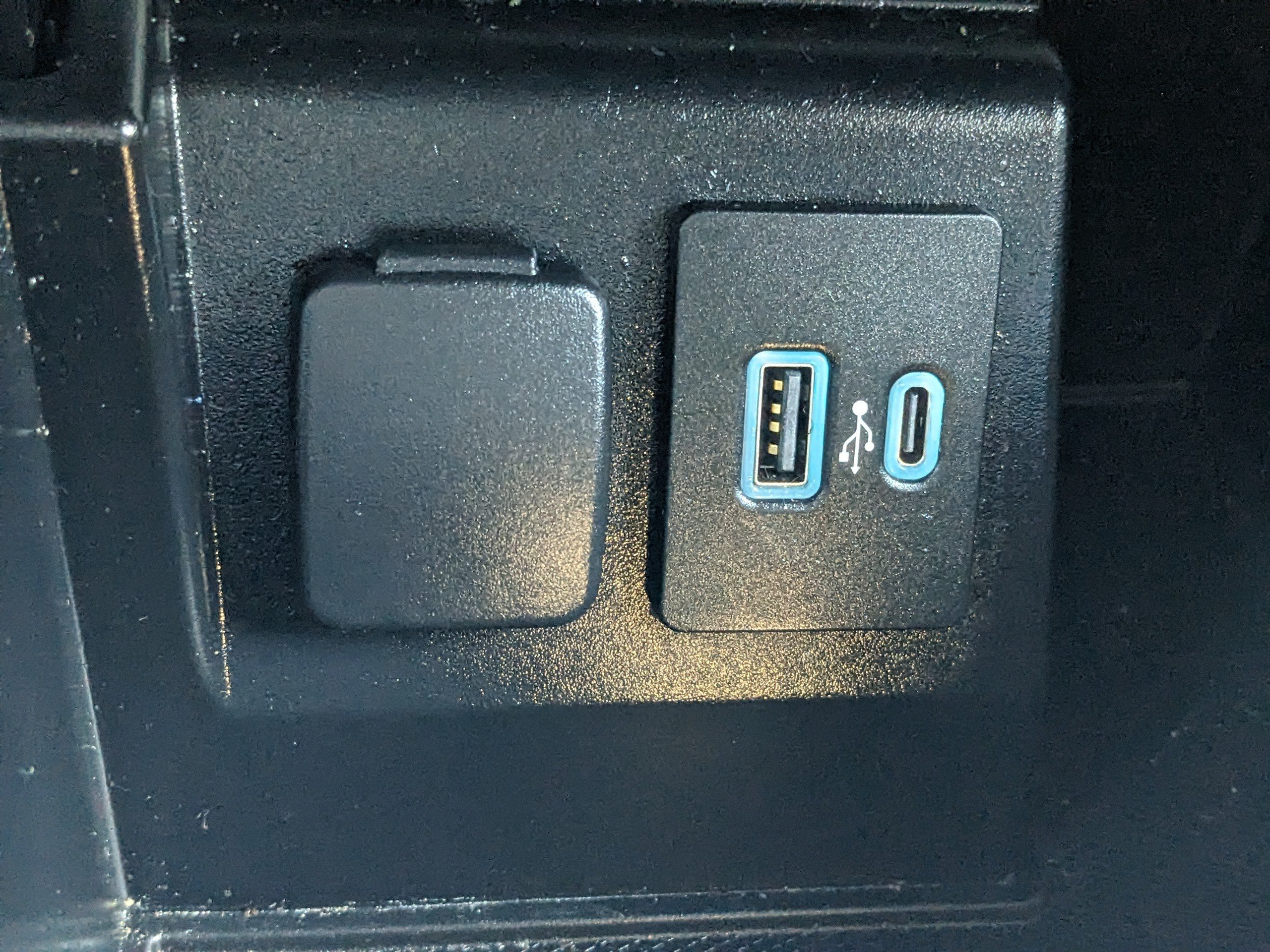 Used 2020 Ford Explorer XLT w/ Equipment Group 202A RWD image 27