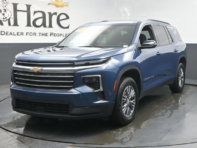 Used 2025 Chevrolet Traverse LT FWD image 7