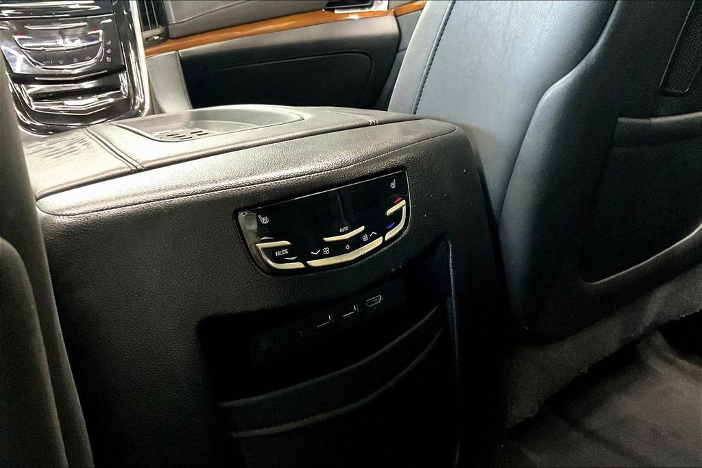 Used 2017 Cadillac Escalade Luxury AWD/4WD image 10