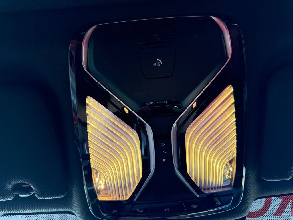 Used 2022 BMW 740i xDrive w/ M Sport Package image 26