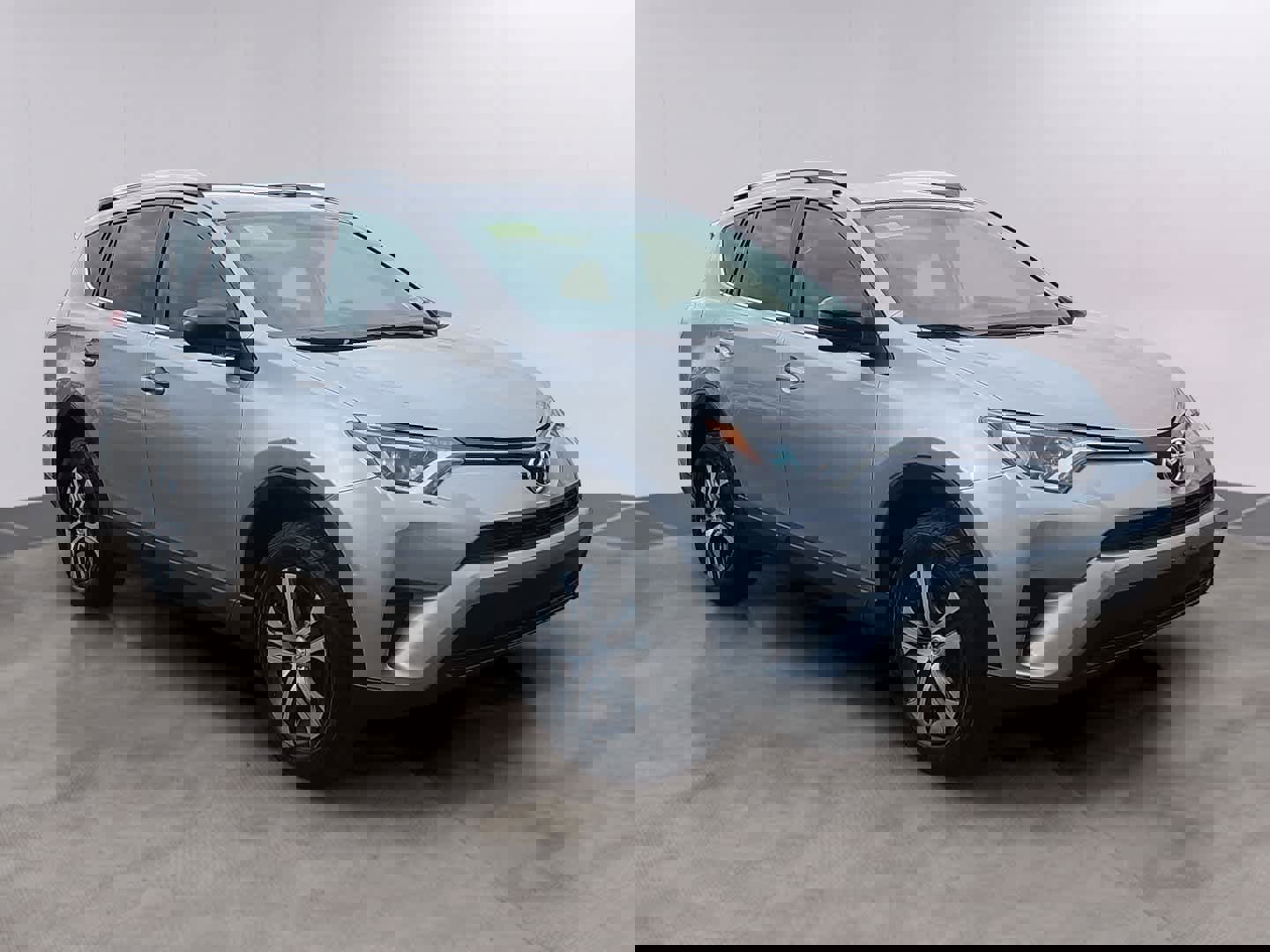 Used 2016 Toyota RAV4 LE image 3