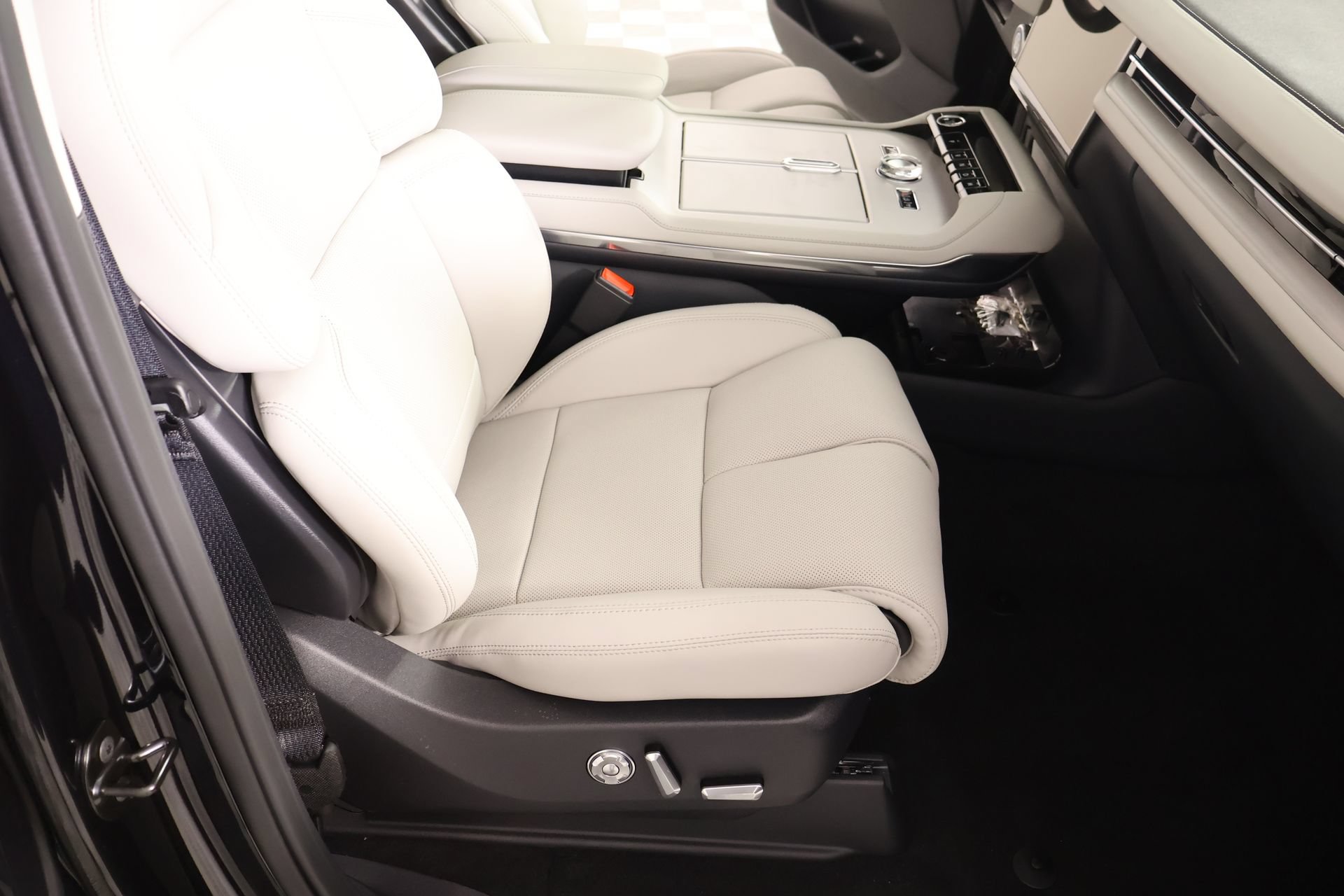 New 2026 Lincoln Navigator Premiere AWD/4WD image 14