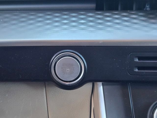 Used 2022 Kia Carnival LX image 19