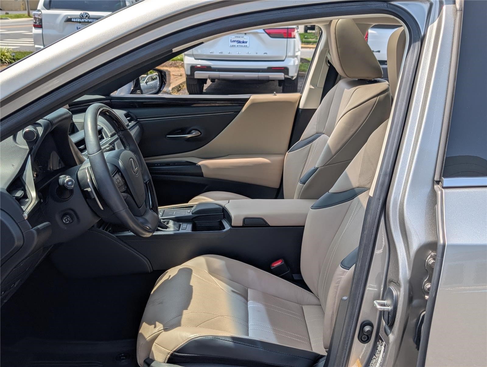 Used 2019 Lexus ES 350 w/ Accessory Package FWD image 16