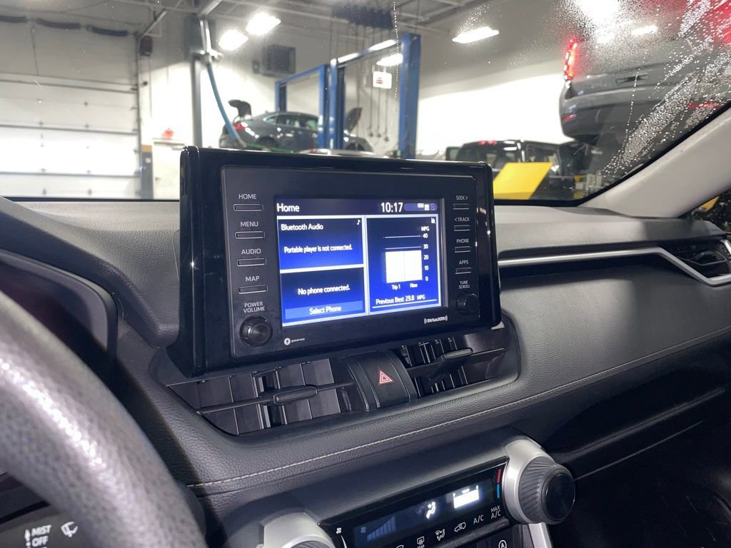 Used 2021 Toyota RAV4 LE image 16