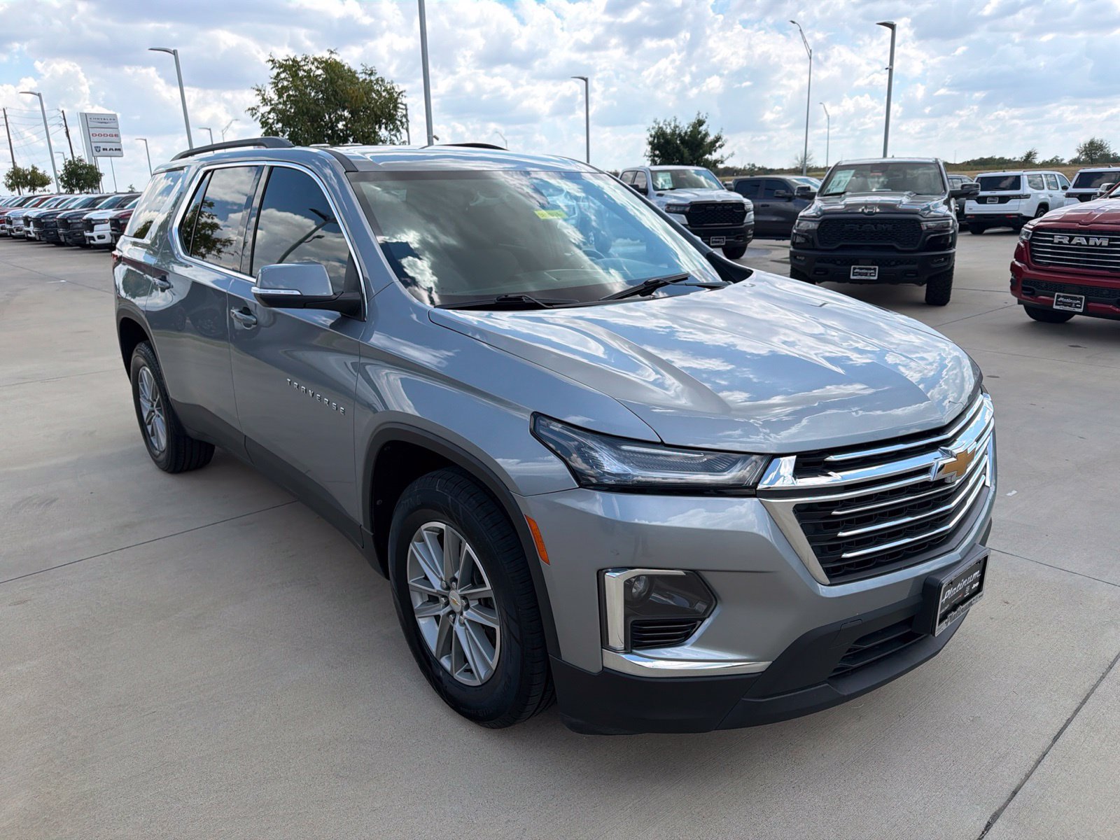 Used 2023 Chevrolet Traverse LT FWD image 7