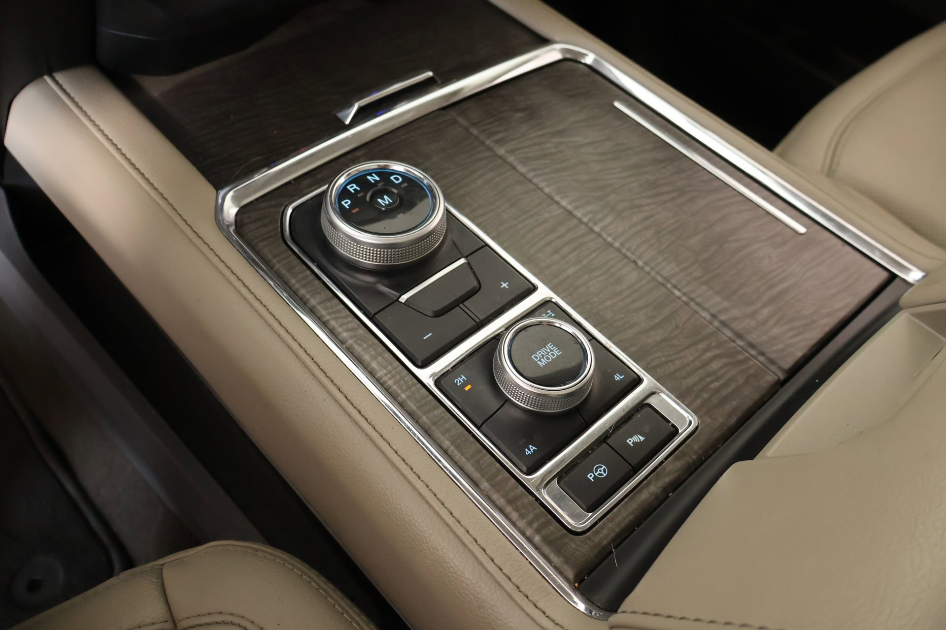 Used 2019 Ford Expedition Limited w/ Equipment Group 302A image 9