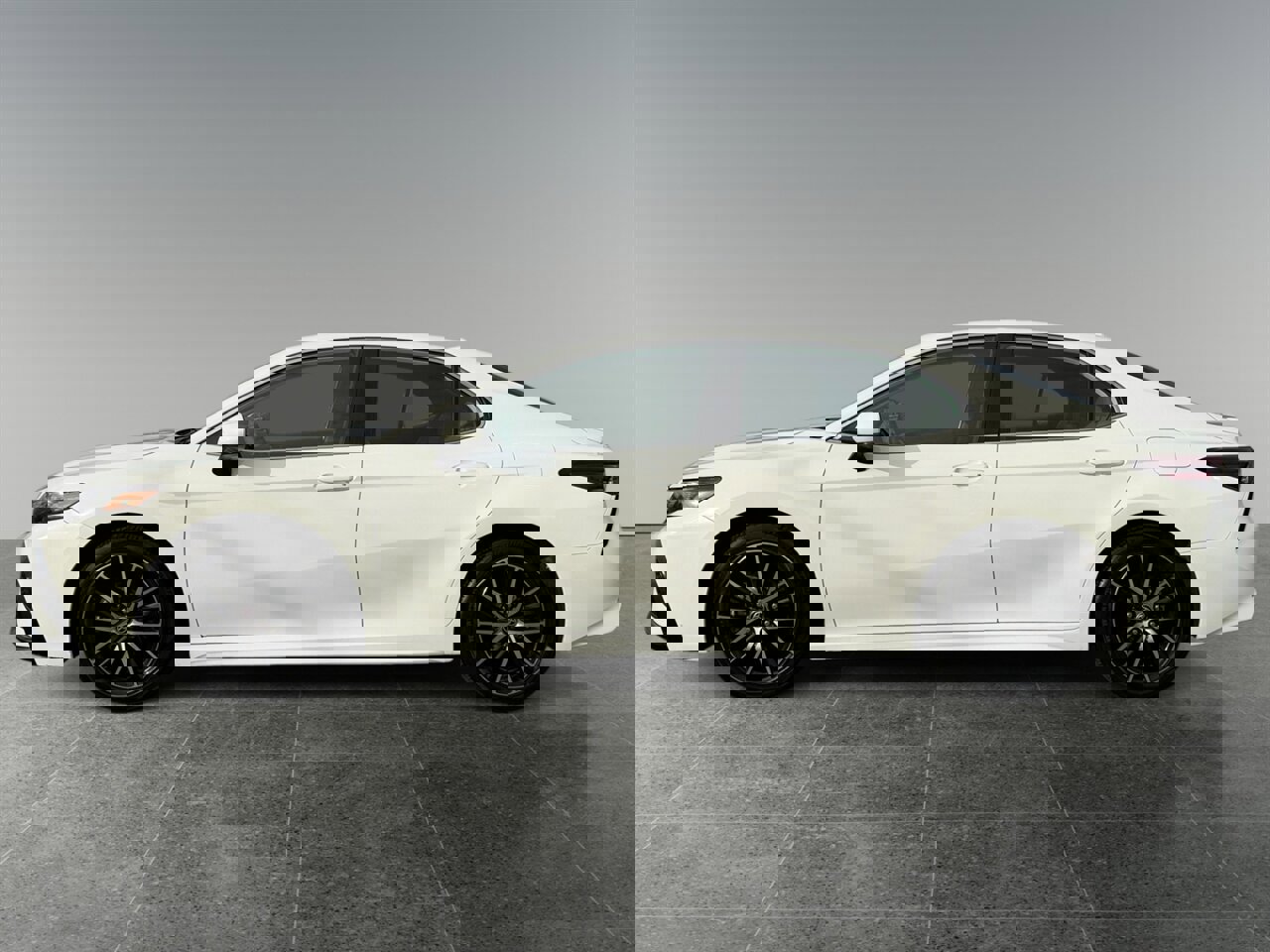 Used 2021 Toyota Camry SE image 2