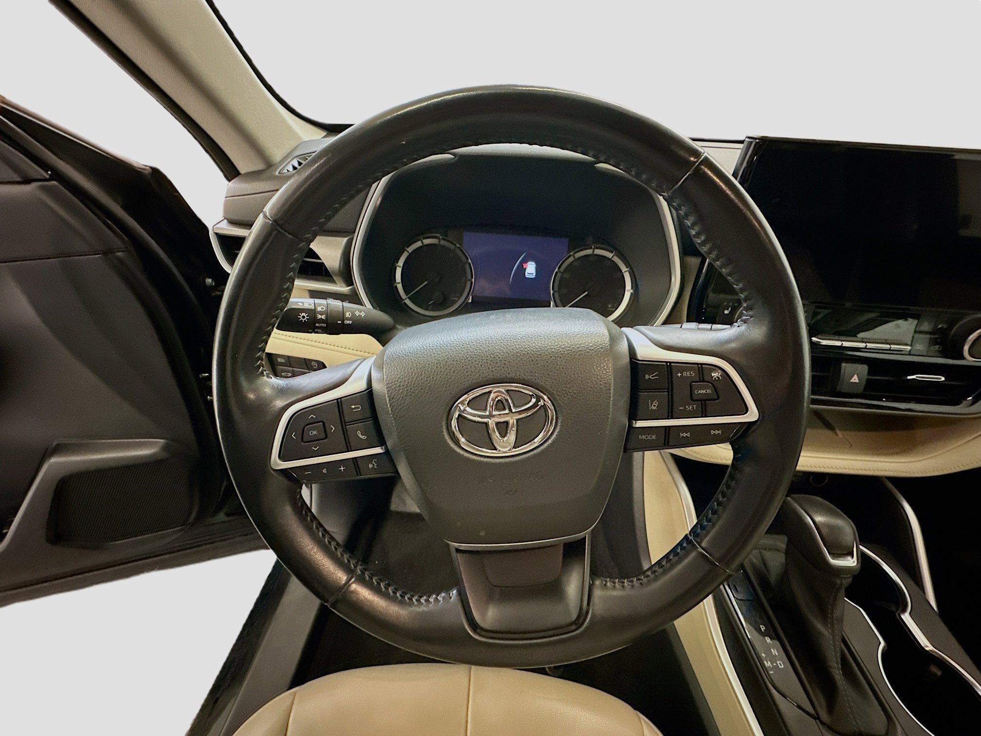 Used 2023 Toyota Highlander XLE image 18