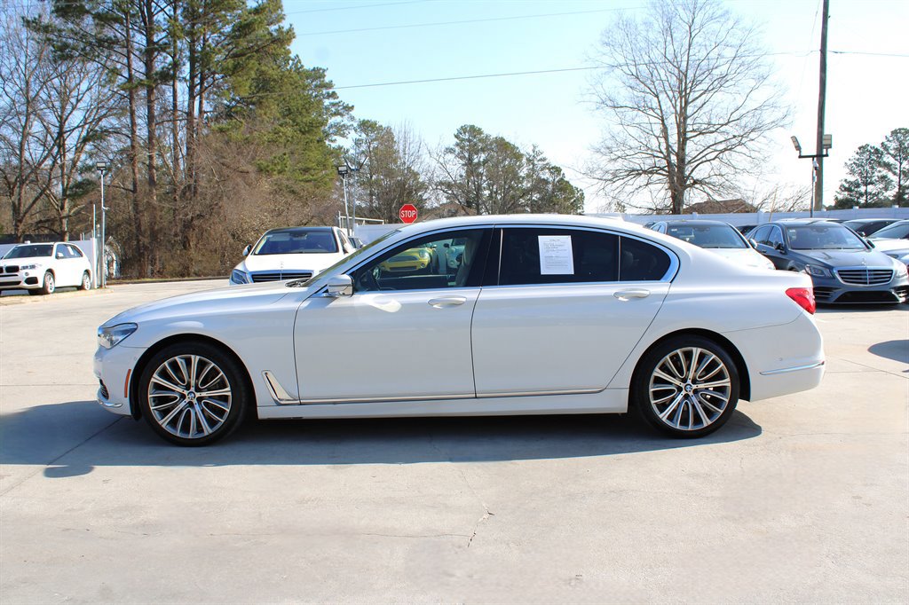 Used 2017 BMW 750i RWD image 4