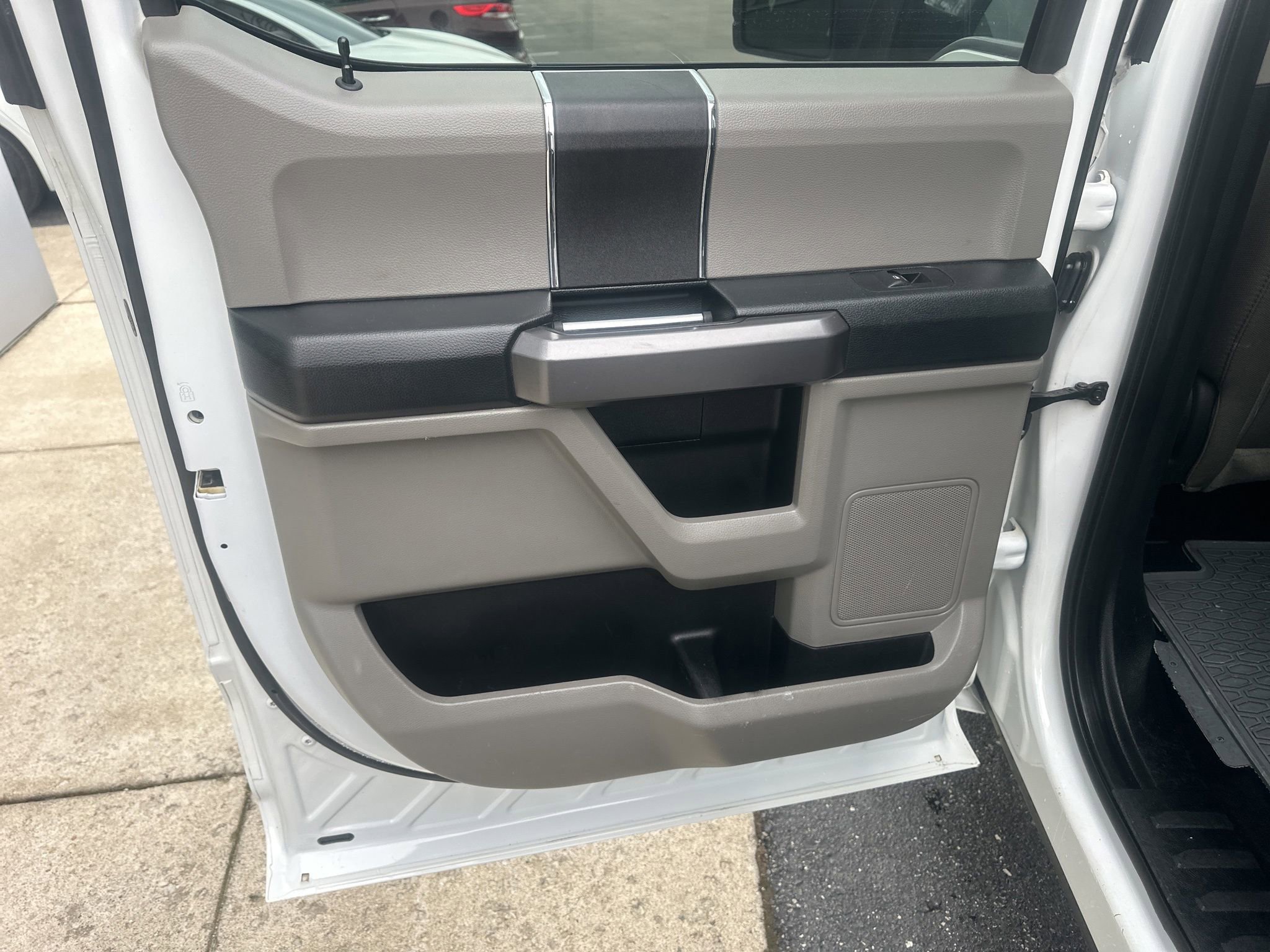 Used 2019 Ford F150 XLT image 14