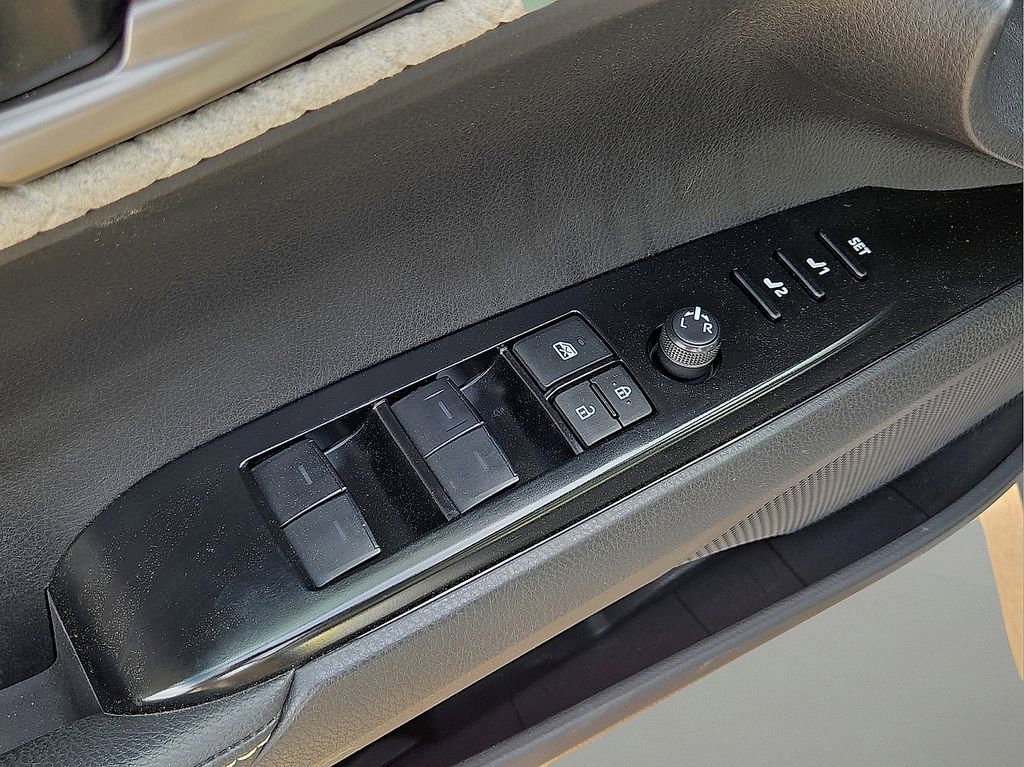 Used 2025 Toyota Camry XLE w/ Premium Plus Package image 23