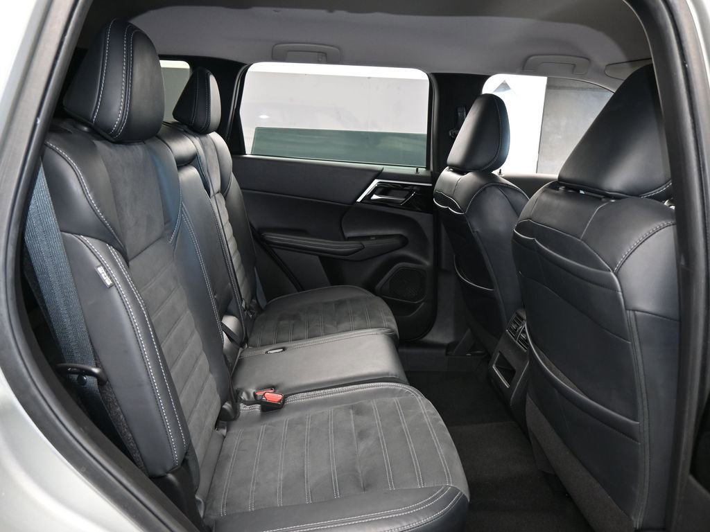 Used 2022 Mitsubishi Outlander SE image 47