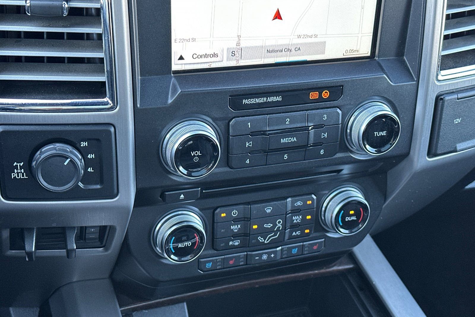 Used 2017 Ford F350 Platinum w/ Platinum Ultimate Package image 22