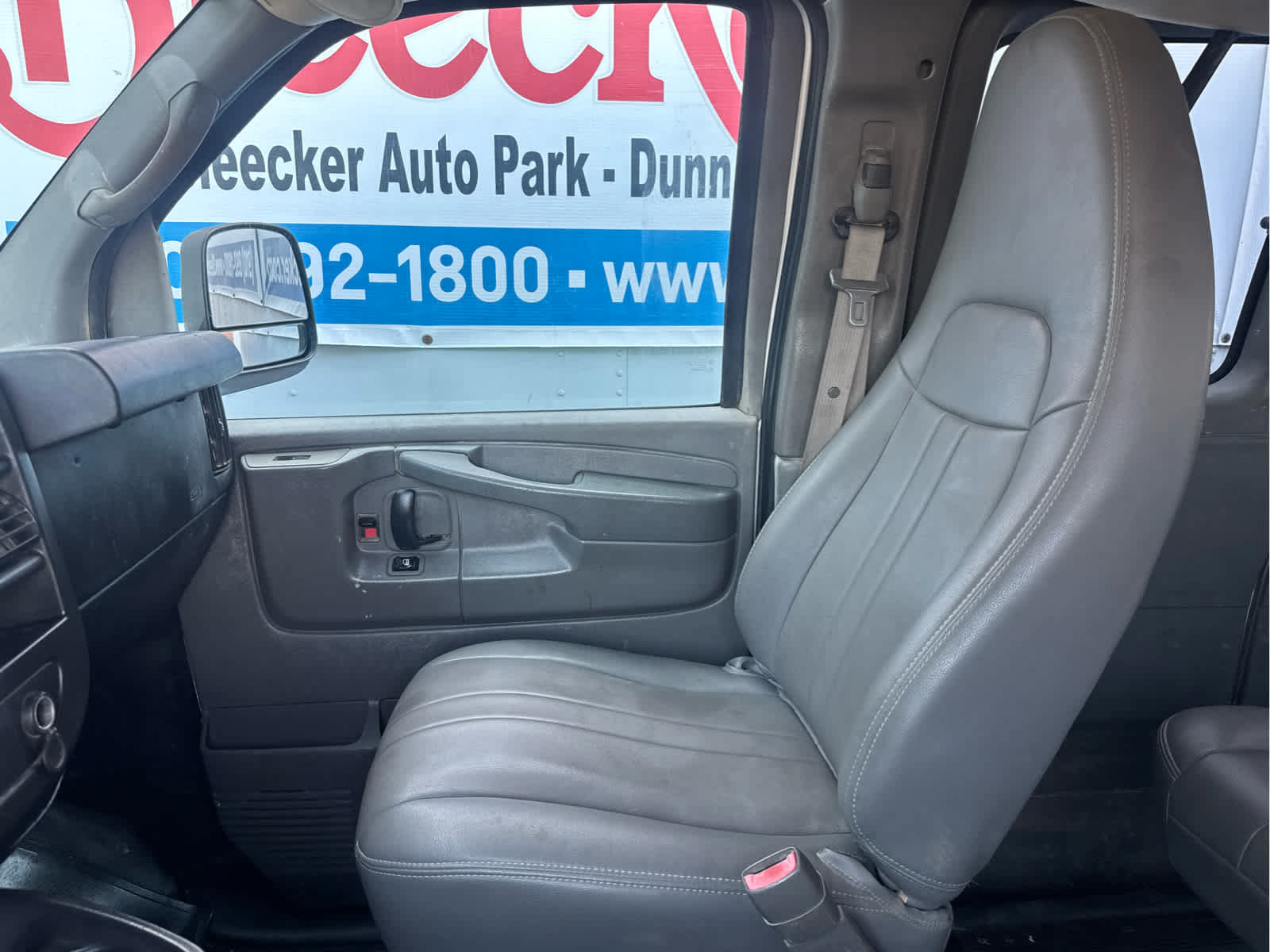 Used 2010 Chevrolet Express 3500 LS RWD image 27