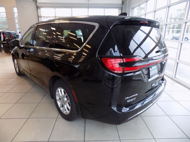 Used 2024 Chrysler Pacifica Touring-L image 5