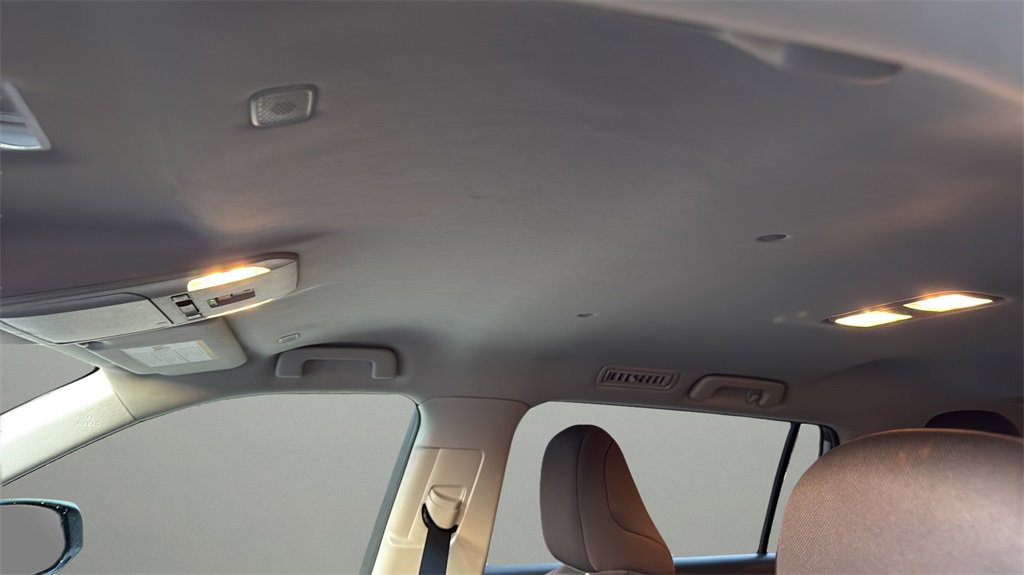 Used 2024 Toyota Highlander LE image 17